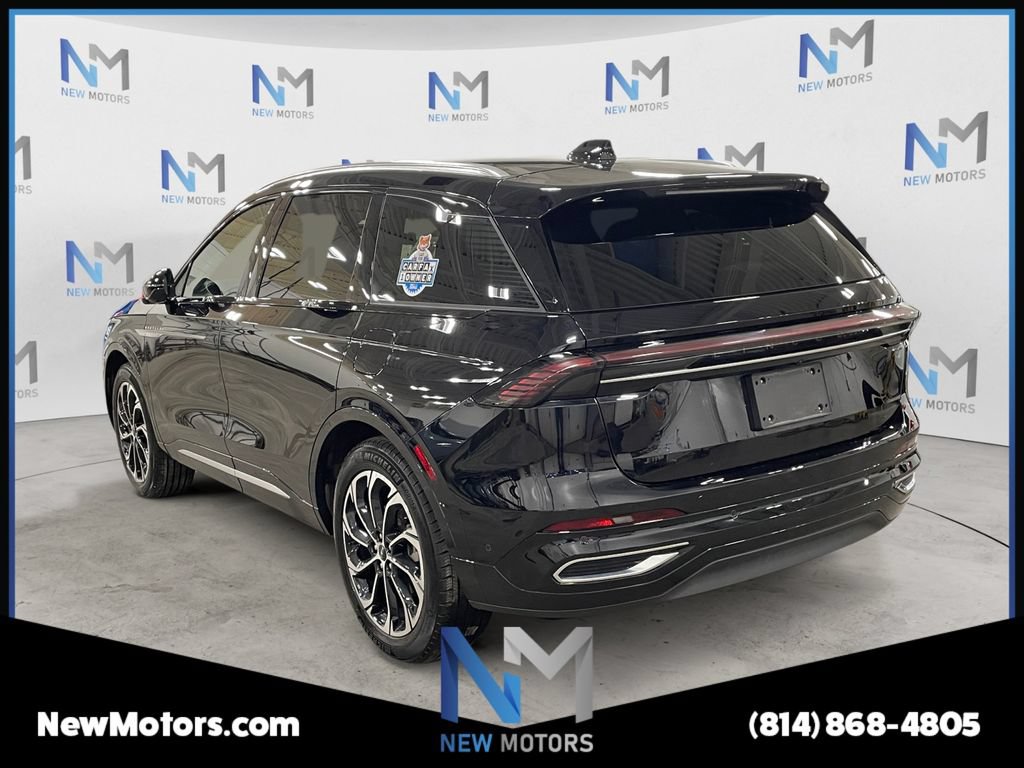 Used 2024 Lincoln Nautilus Reserve AWD/4WD image 3