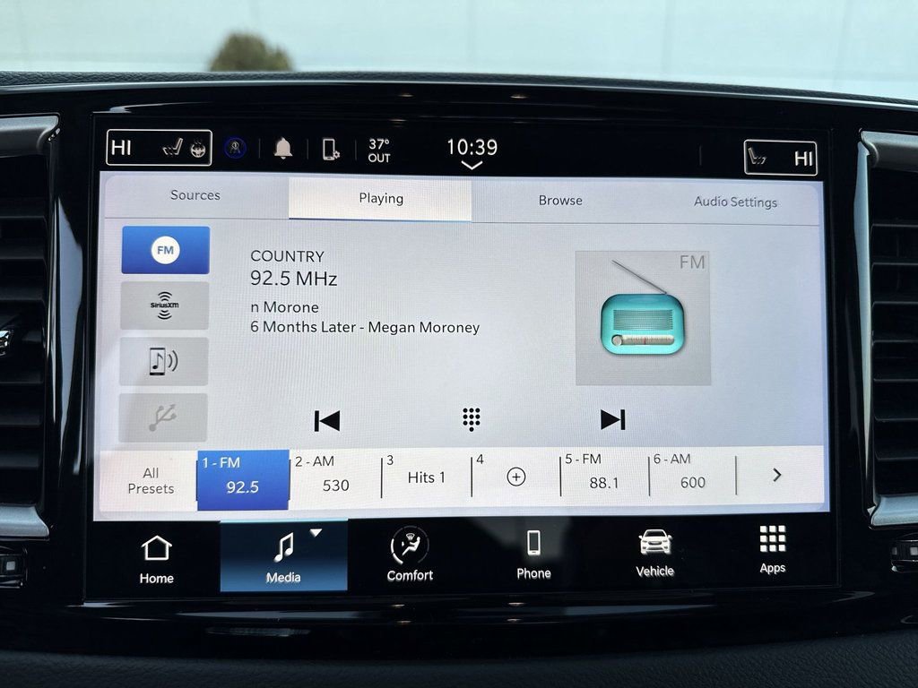 Used 2023 Chrysler Pacifica Touring-L FWD image 10