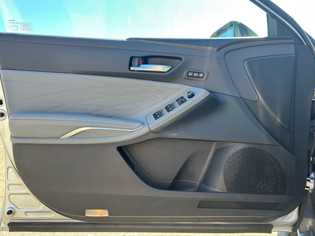 Used 2019 Toyota Avalon Limited image 22