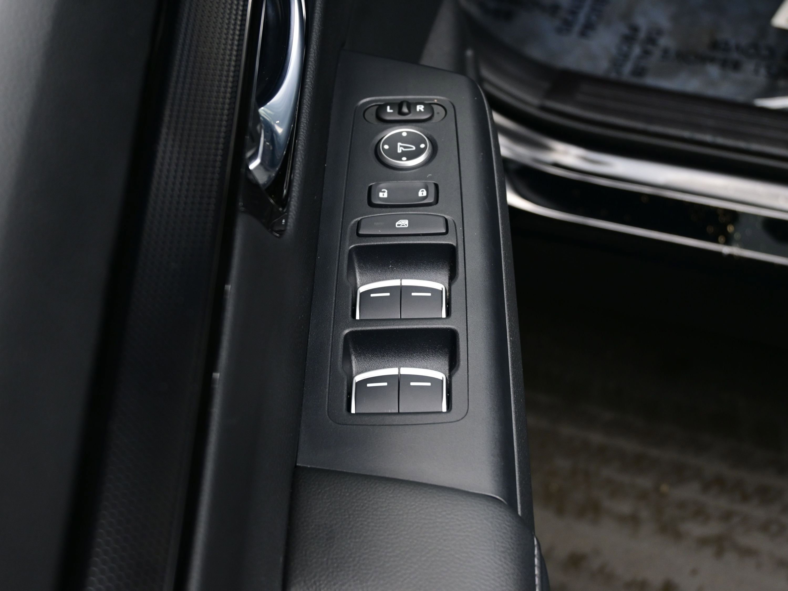 Used 2025 Honda CR-V EX-L image 10