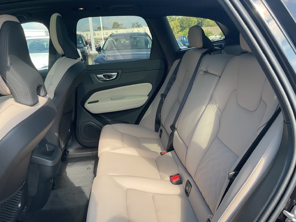 New 2027 Volvo XC60 B5 Plus AWD/4WD image 14