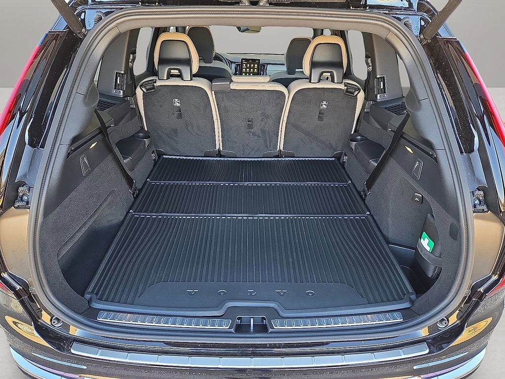 New 2026 Volvo XC90 B6 Plus w/ Protection Package Premier AWD/4WD image 13