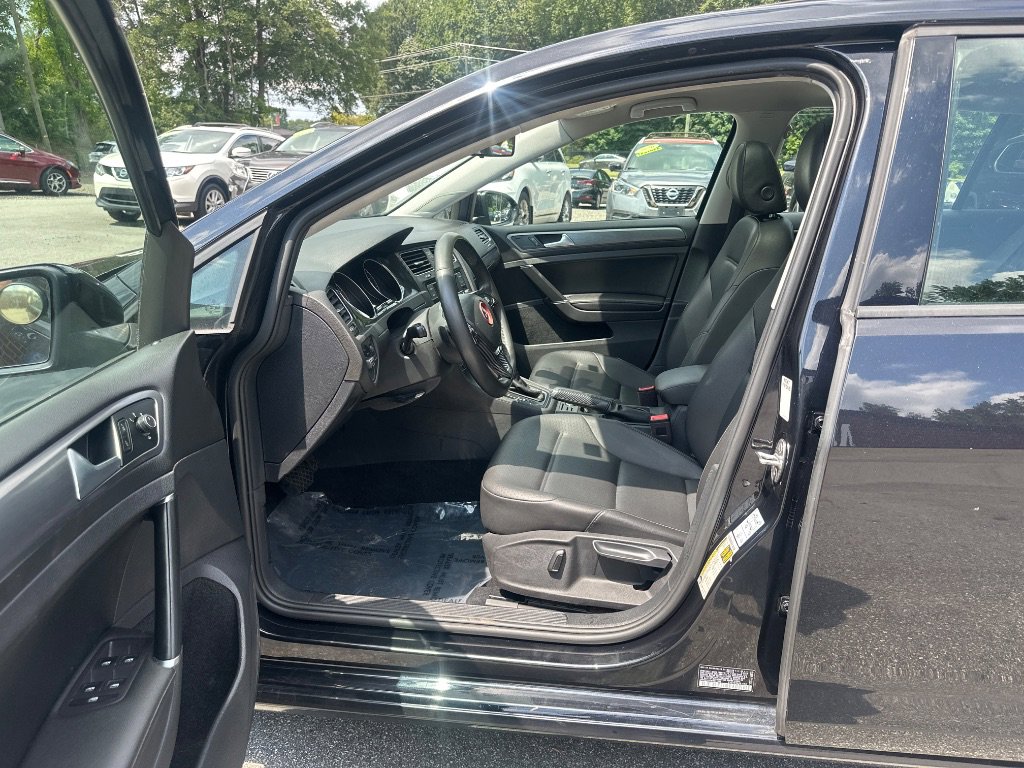 Used 2021 Volkswagen Golf 4-Door image 9