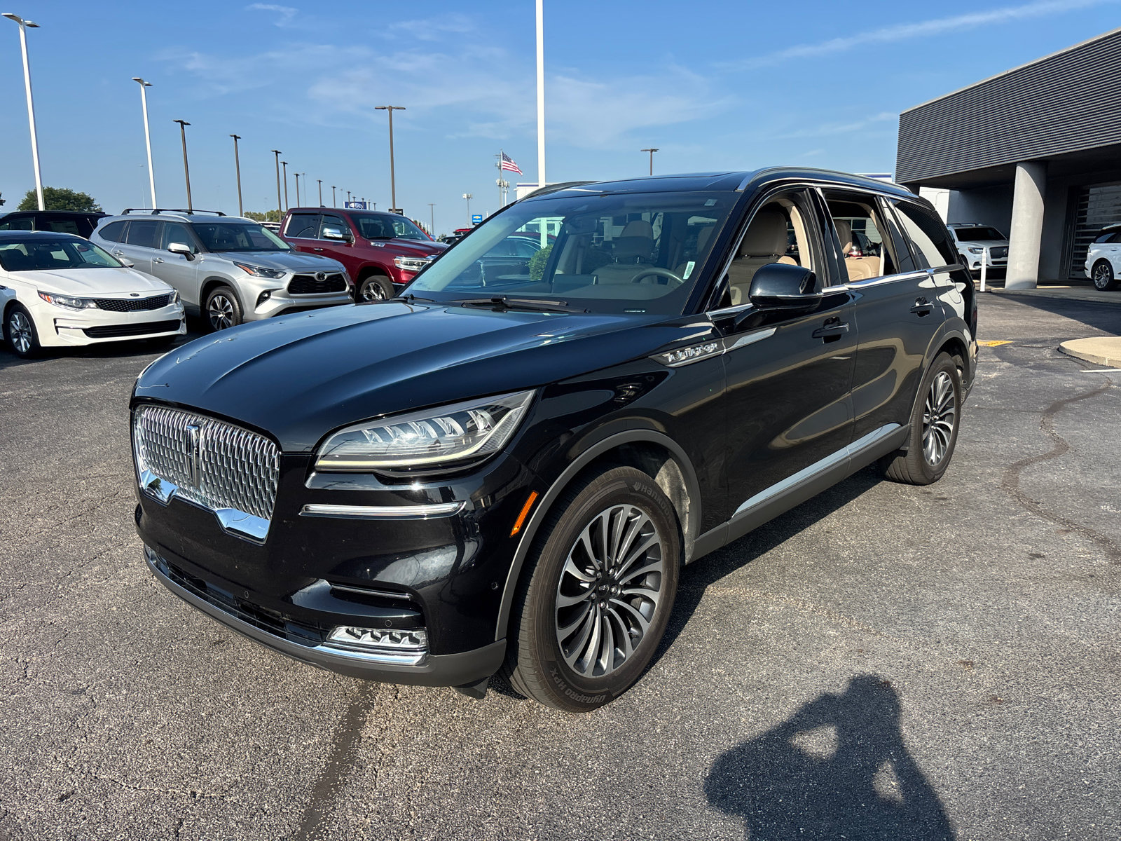 Used 2021 Lincoln Aviator Reserve w/ Equipment Group 201A AWD/4WD image 3