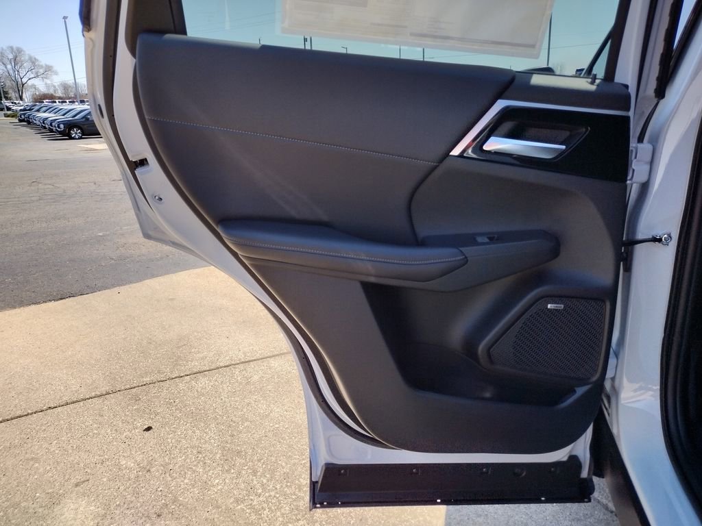 New 2026 Mitsubishi Outlander LE AWD/4WD image 30