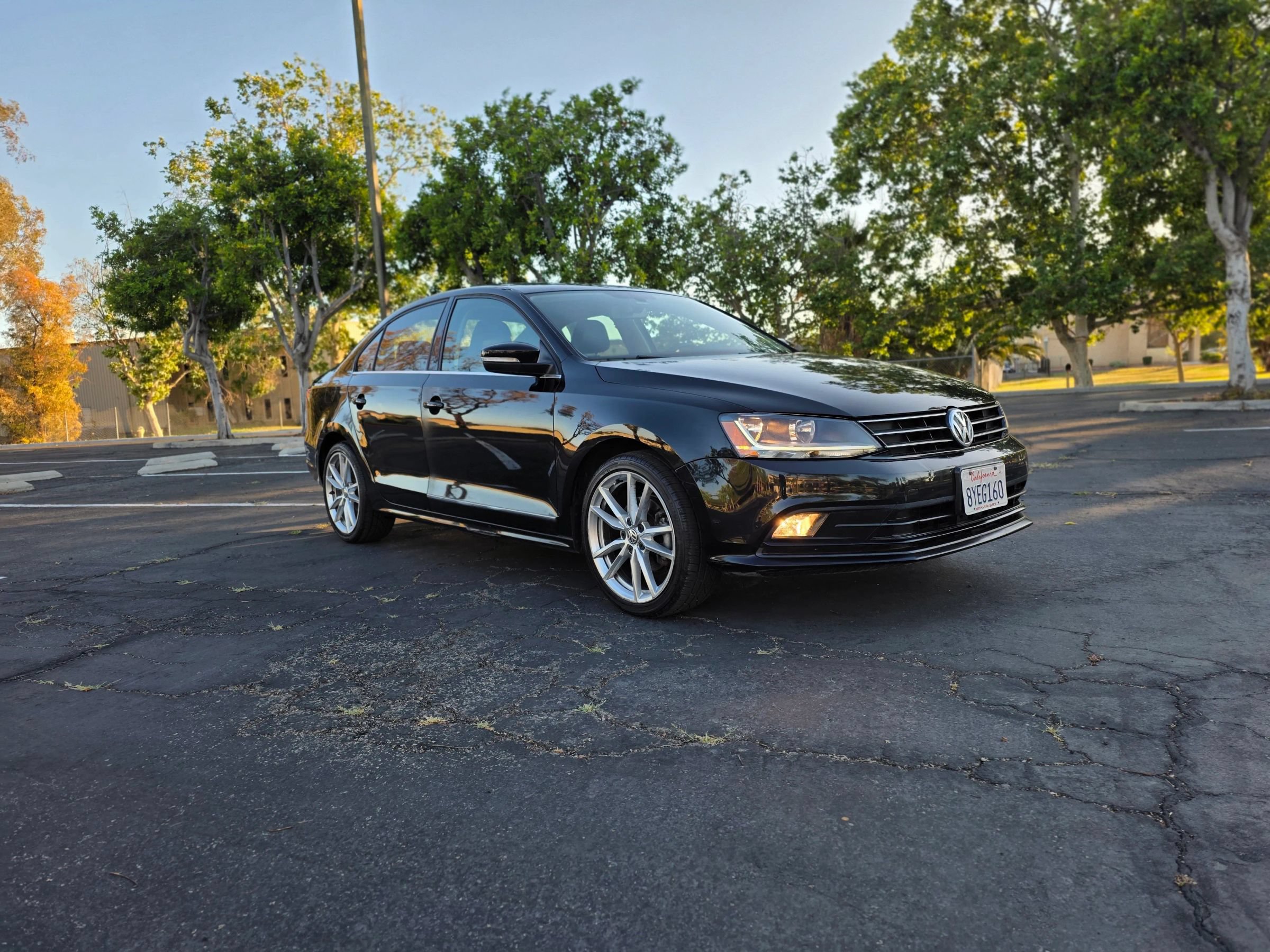 Used 2017 Volkswagen Jetta SEL FWD image 1