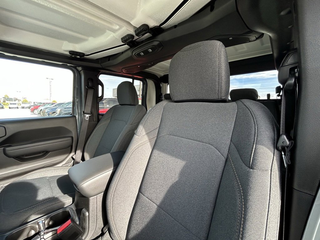 New 2026 Jeep Gladiator Sport image 14