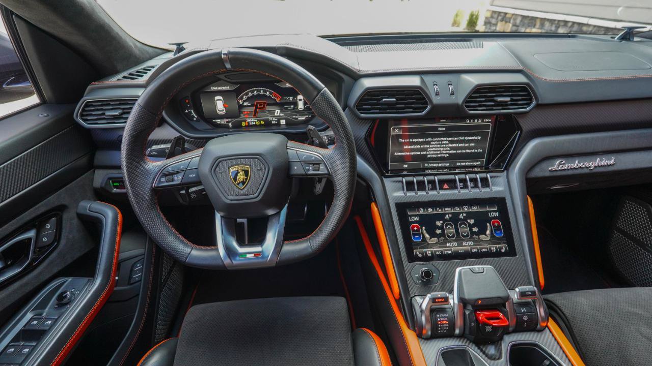 Used 2022 Lamborghini Urus AWD/4WD image 13