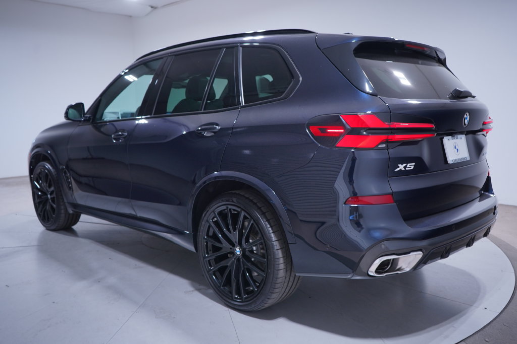 Used 2026 BMW X5 sDrive40i w/ M Sport Package RWD image 3