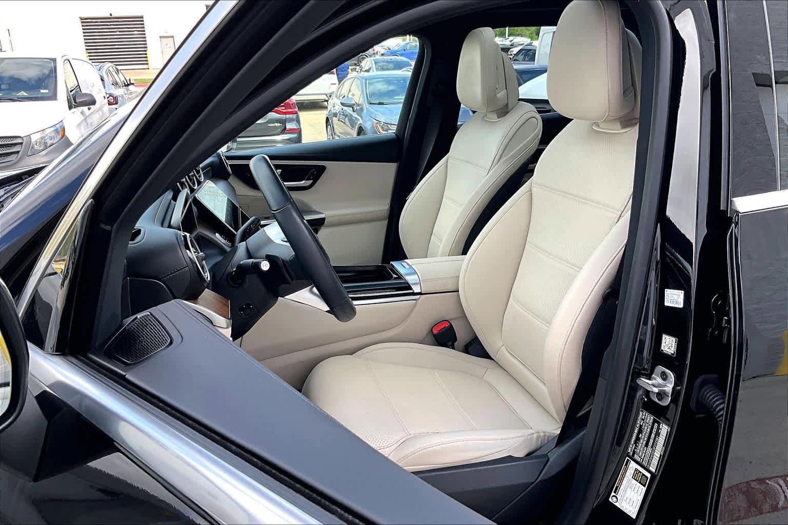 Used 2025 Mercedes-Benz GLC 300 image 8