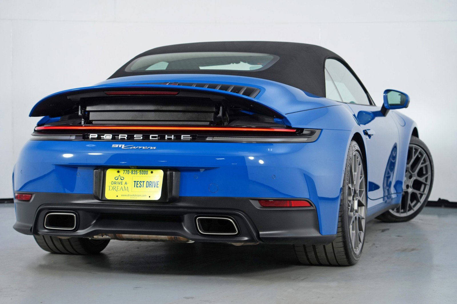 Used 2025 Porsche 911 Carrera RWD image 5