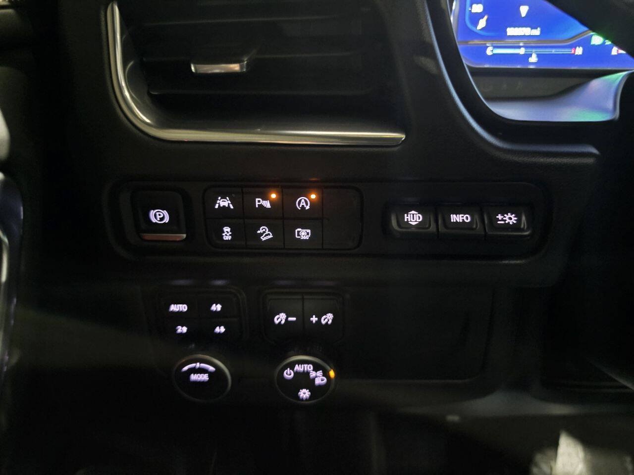 Used 2023 Chevrolet Suburban Premier AWD/4WD image 44