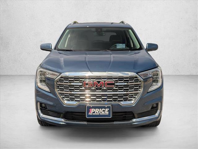 Used 2024 GMC Terrain Denali w/ Denali Premium Package AWD/4WD image 2
