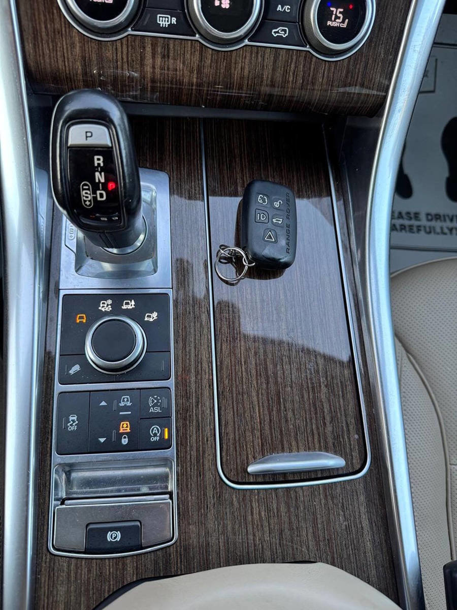 Used 2016 Land Rover Range Rover Sport HSE image 37