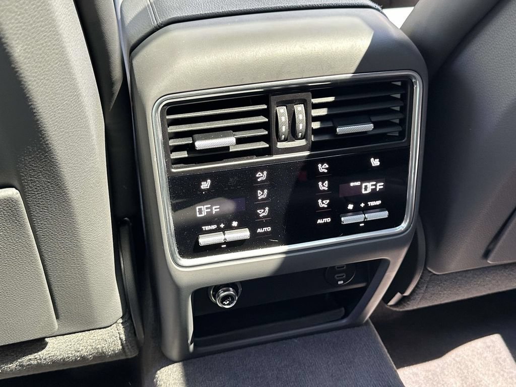 Used 2020 Porsche Cayenne AWD/4WD image 14
