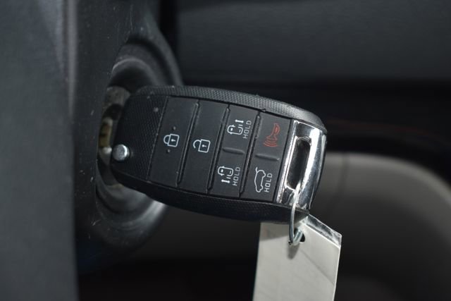 Used 2019 Kia Sedona LX image 23