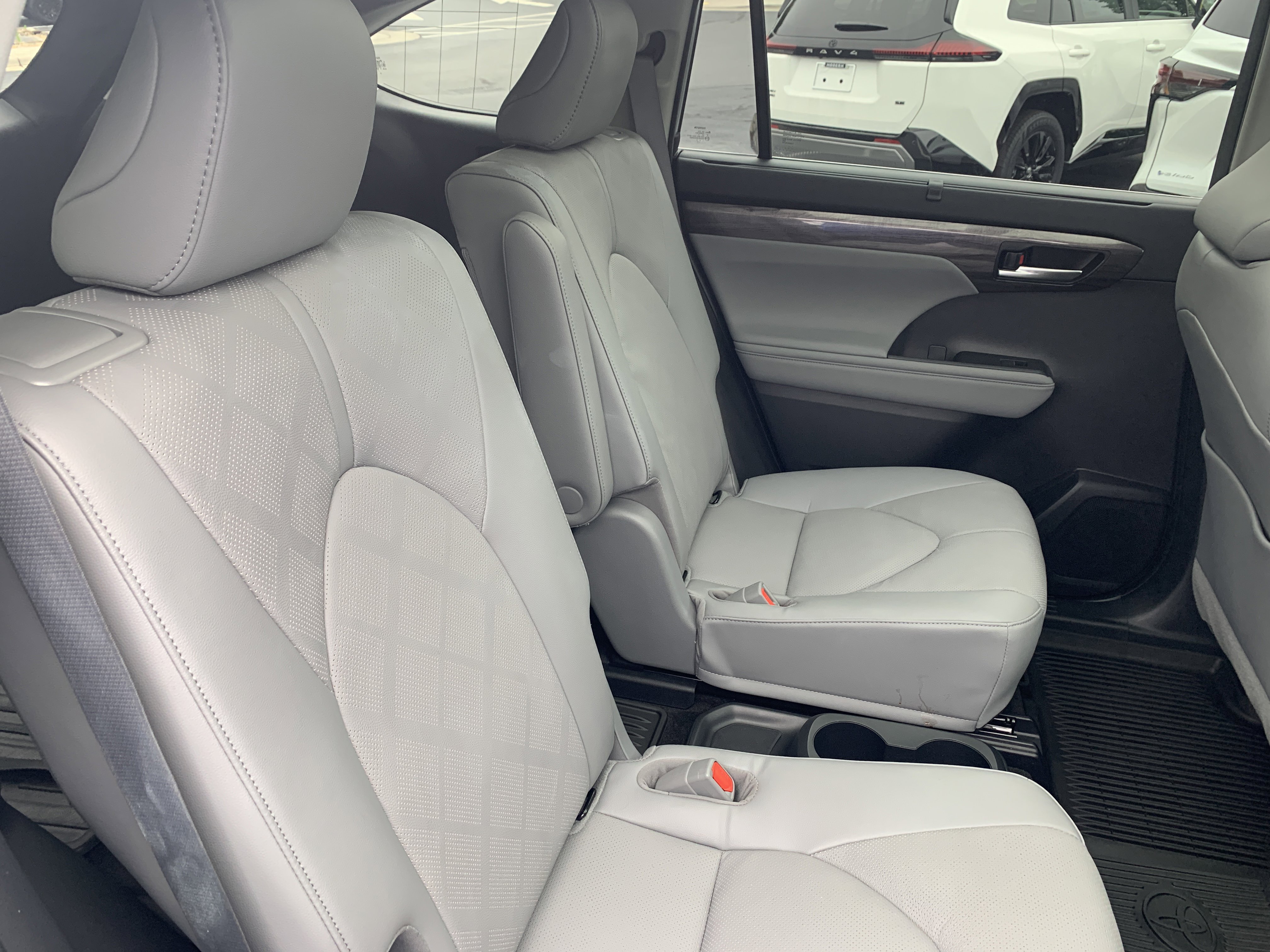 Used 2023 Toyota Highlander Platinum FWD image 21