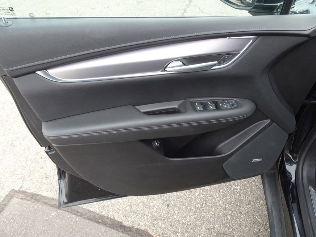 Certified 2023 Cadillac XT5 Luxury w/ LPO, Floor Liner Package image 9