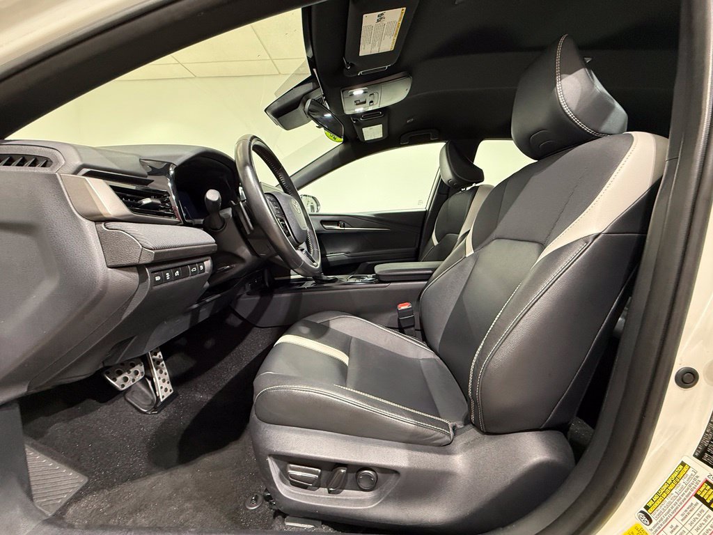 Used 2025 Toyota Camry SE FWD image 12