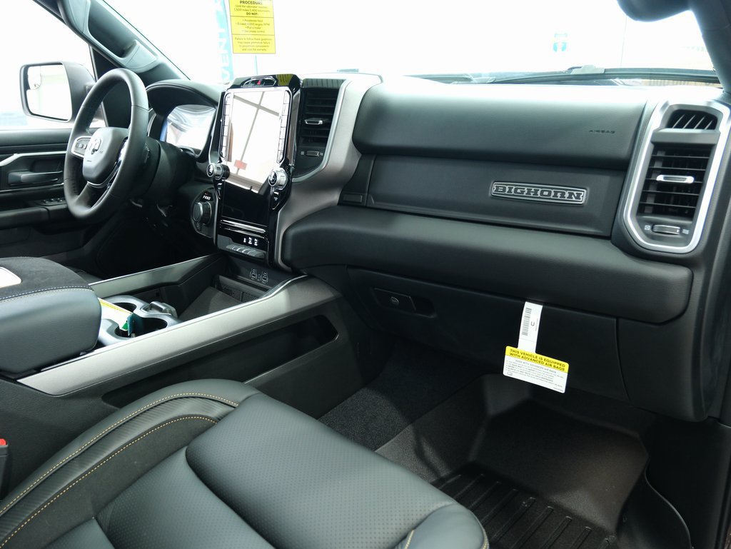 New 2026 RAM 1500 4x4 Crew Cab image 32