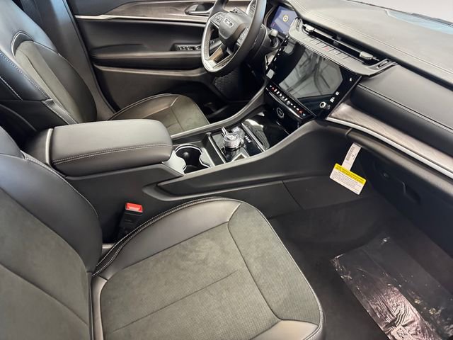 Used 2026 Jeep Grand Cherokee Altitude image 4