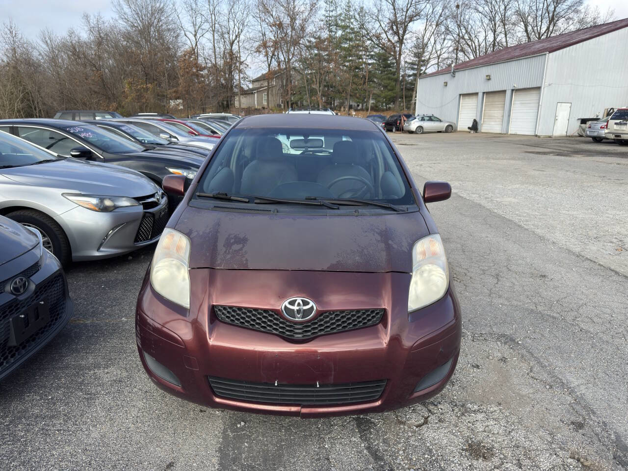 Used 2010 Toyota Yaris 2-Door Hatchback image 4