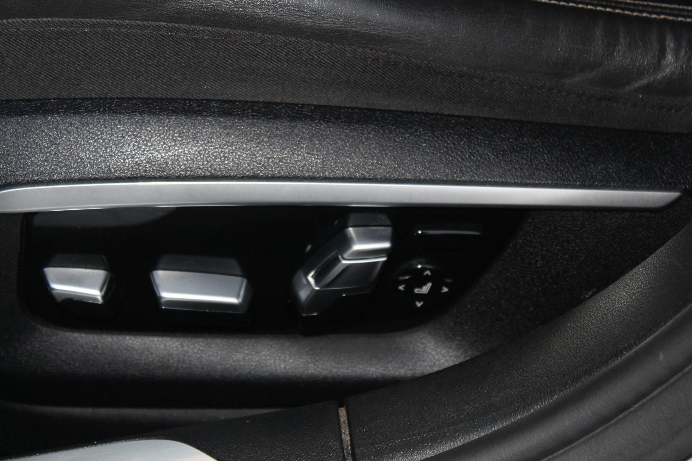 Used 2016 BMW 750i xDrive image 24