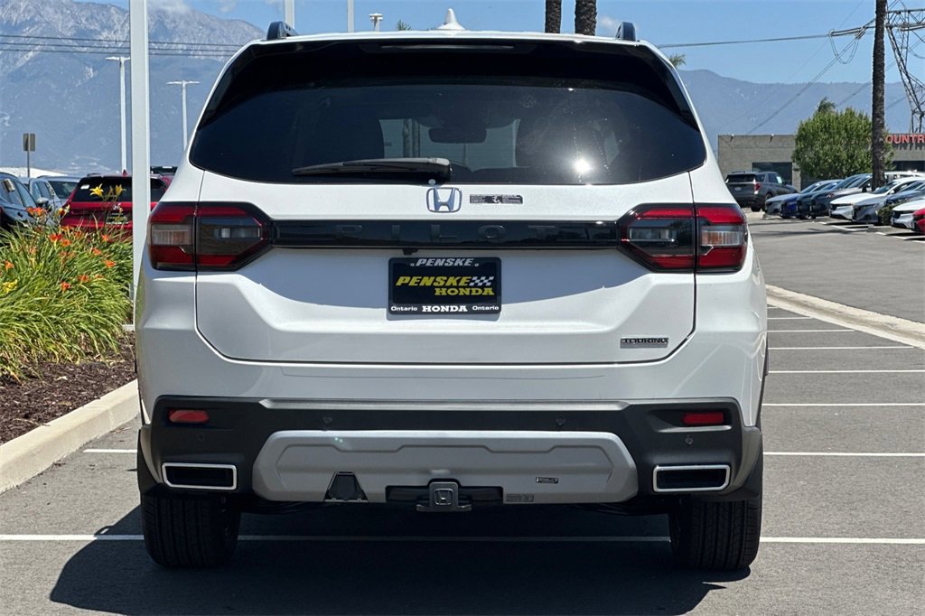 New 2025 Honda Pilot Touring image 5