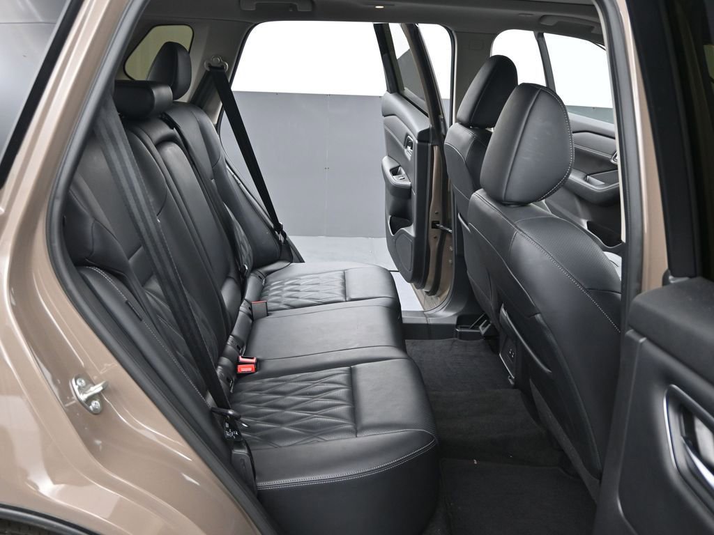 Used 2024 Nissan Rogue Platinum image 21