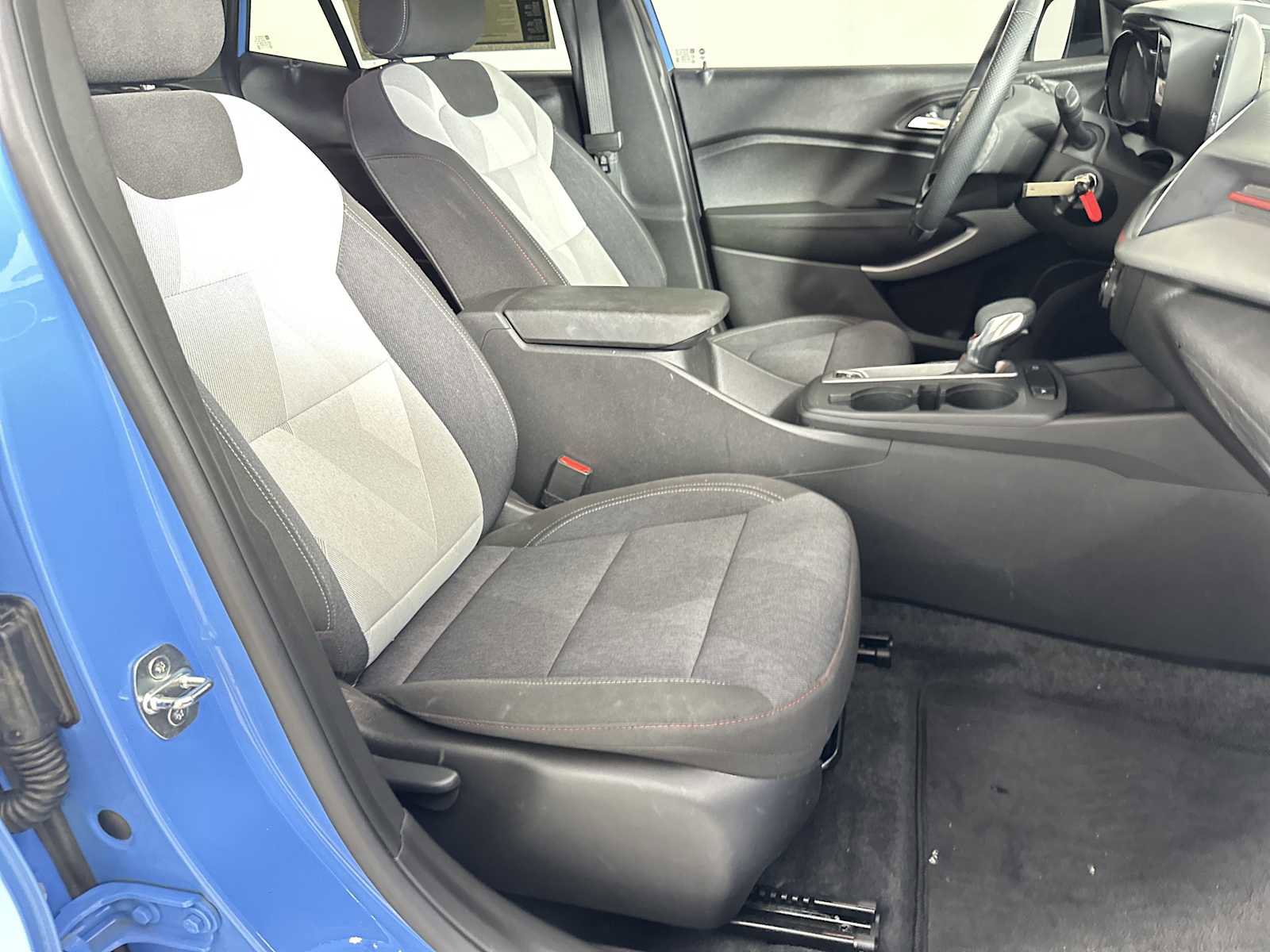 Used 2024 Chevrolet Trax RS w/ Sunroof Package FWD image 25