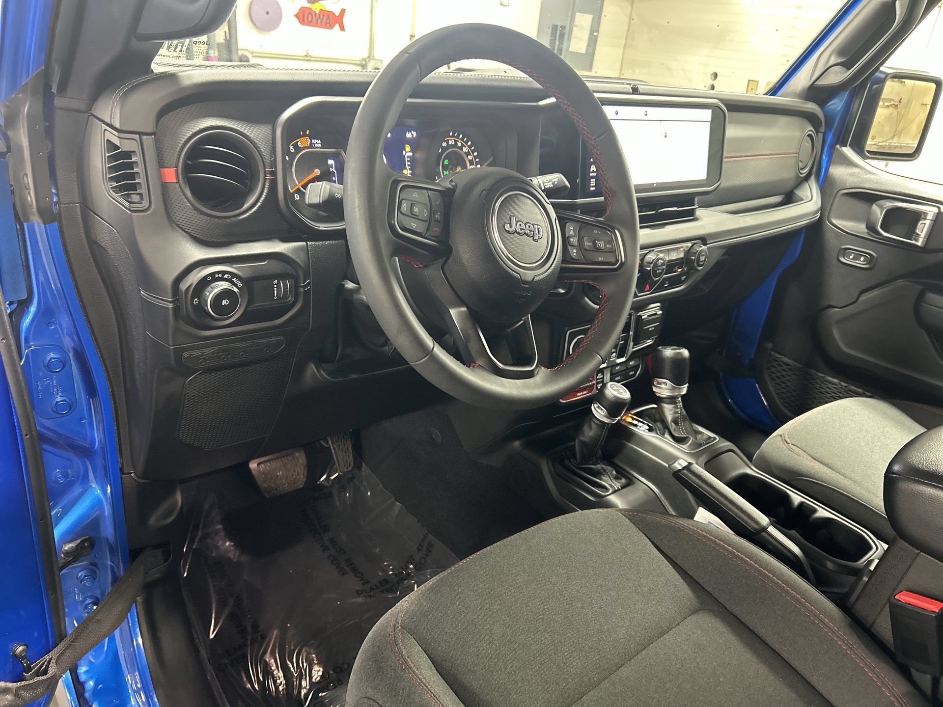 Used 2024 Jeep Wrangler Unlimited Rubicon AWD/4WD image 11