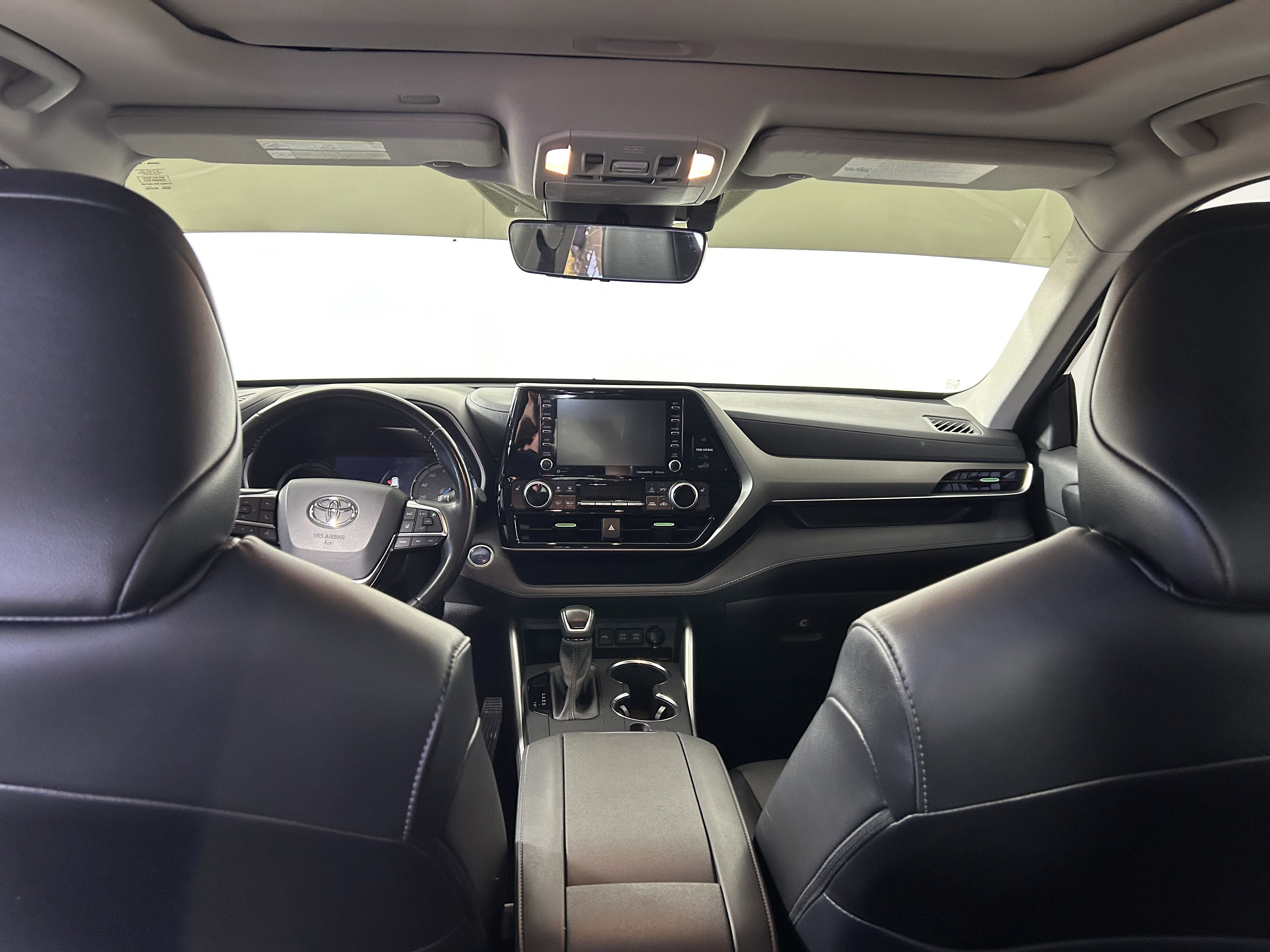 Used 2021 Toyota Highlander XLE image 19