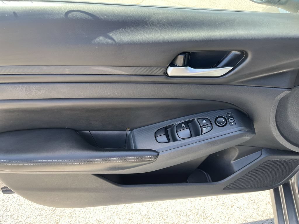 Used 2024 Nissan Altima 2.5 SV FWD image 13