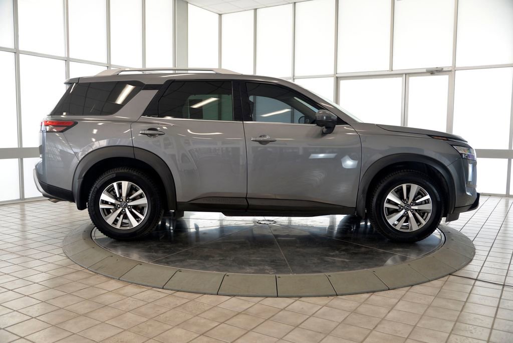Used 2023 Nissan Pathfinder SL AWD/4WD image 10