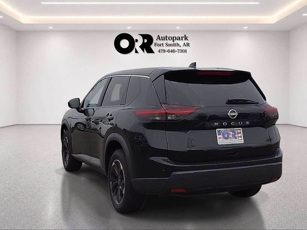 Used 2025 Nissan Rogue SV FWD image 4