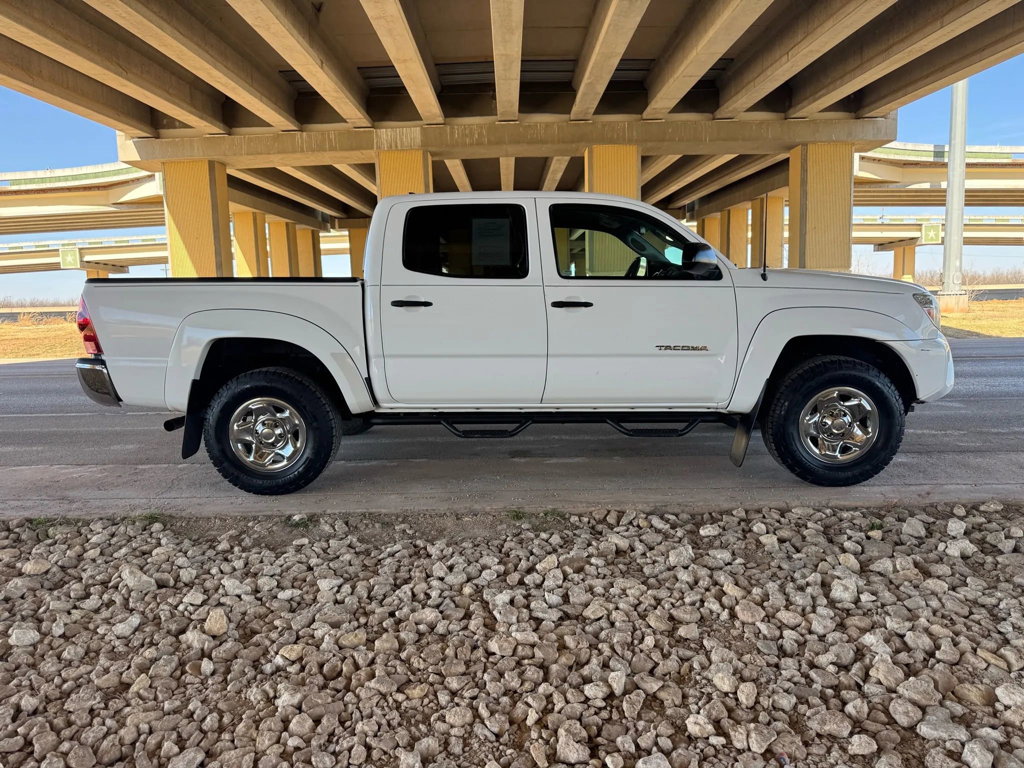 Used 2015 Toyota Tacoma PreRunner w/ SR5 Package image 2