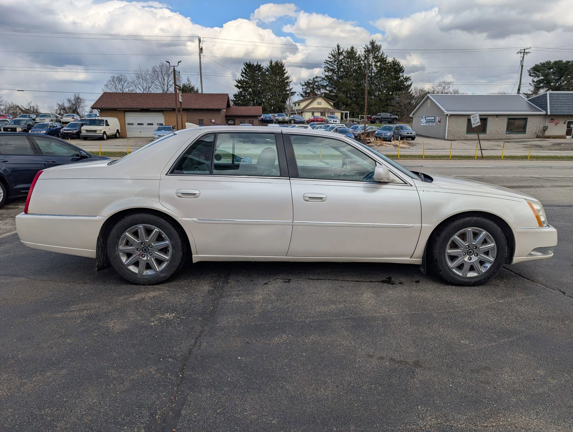 Used 2011 Cadillac DTS Premium image 6