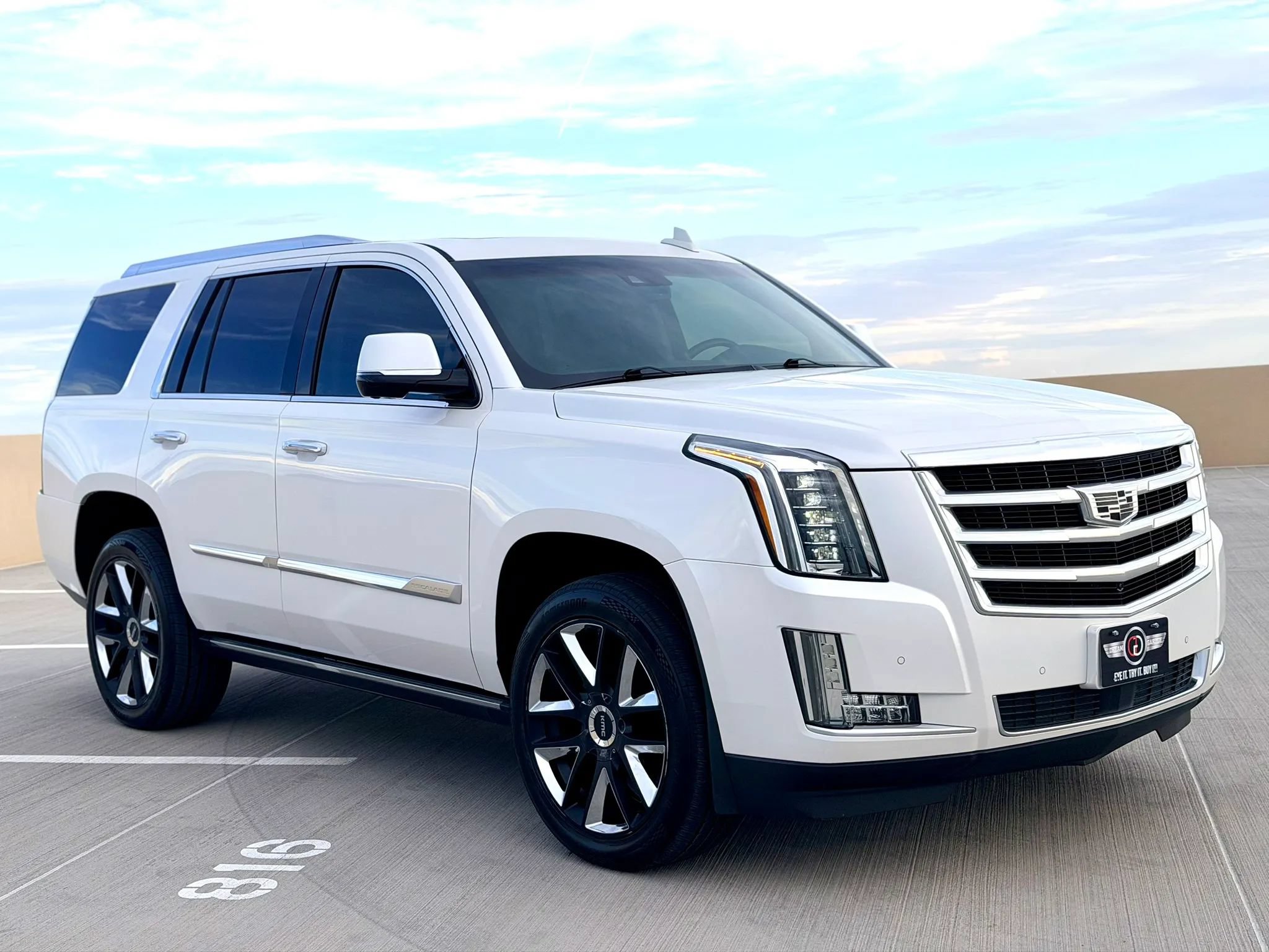 Used 2016 Cadillac Escalade Premium RWD image 2