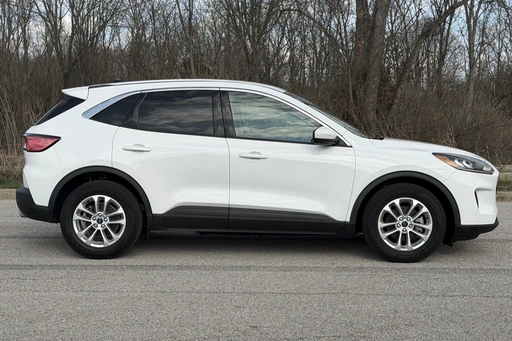 Used 2020 Ford Escape SE image 34