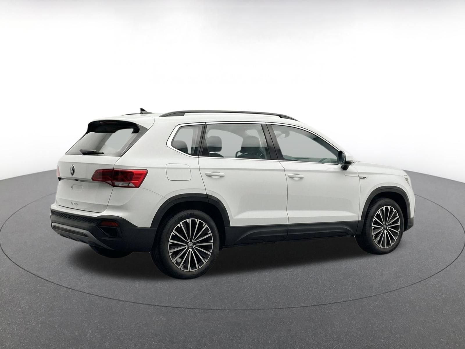 Used 2026 Volkswagen Taos SE FWD image 8