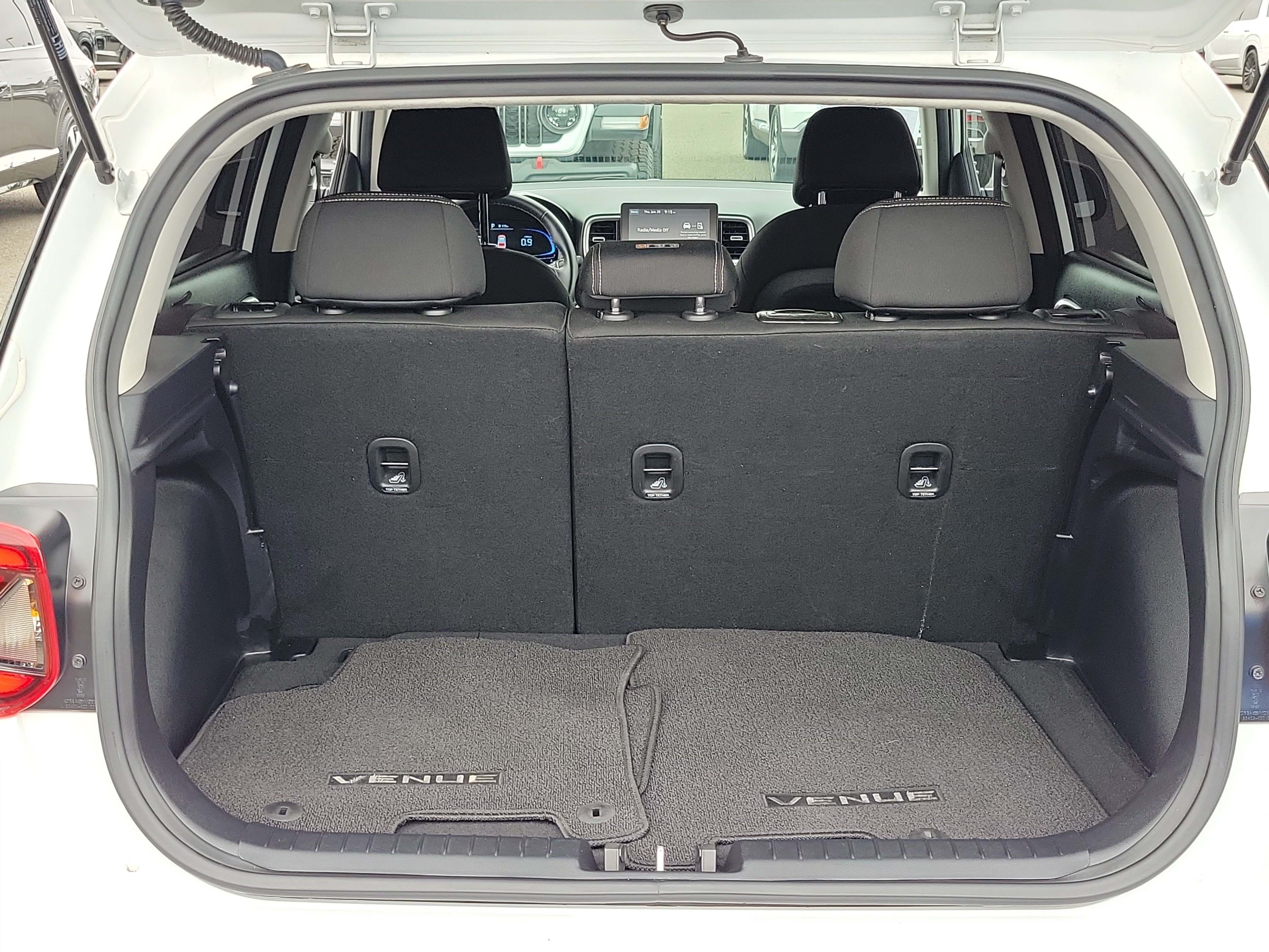 Certified 2024 Hyundai Venue SEL FWD image 18