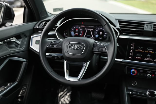 Used 2025 Audi Q3 2.0T Premium w/ Convenience Package AWD/4WD image 27