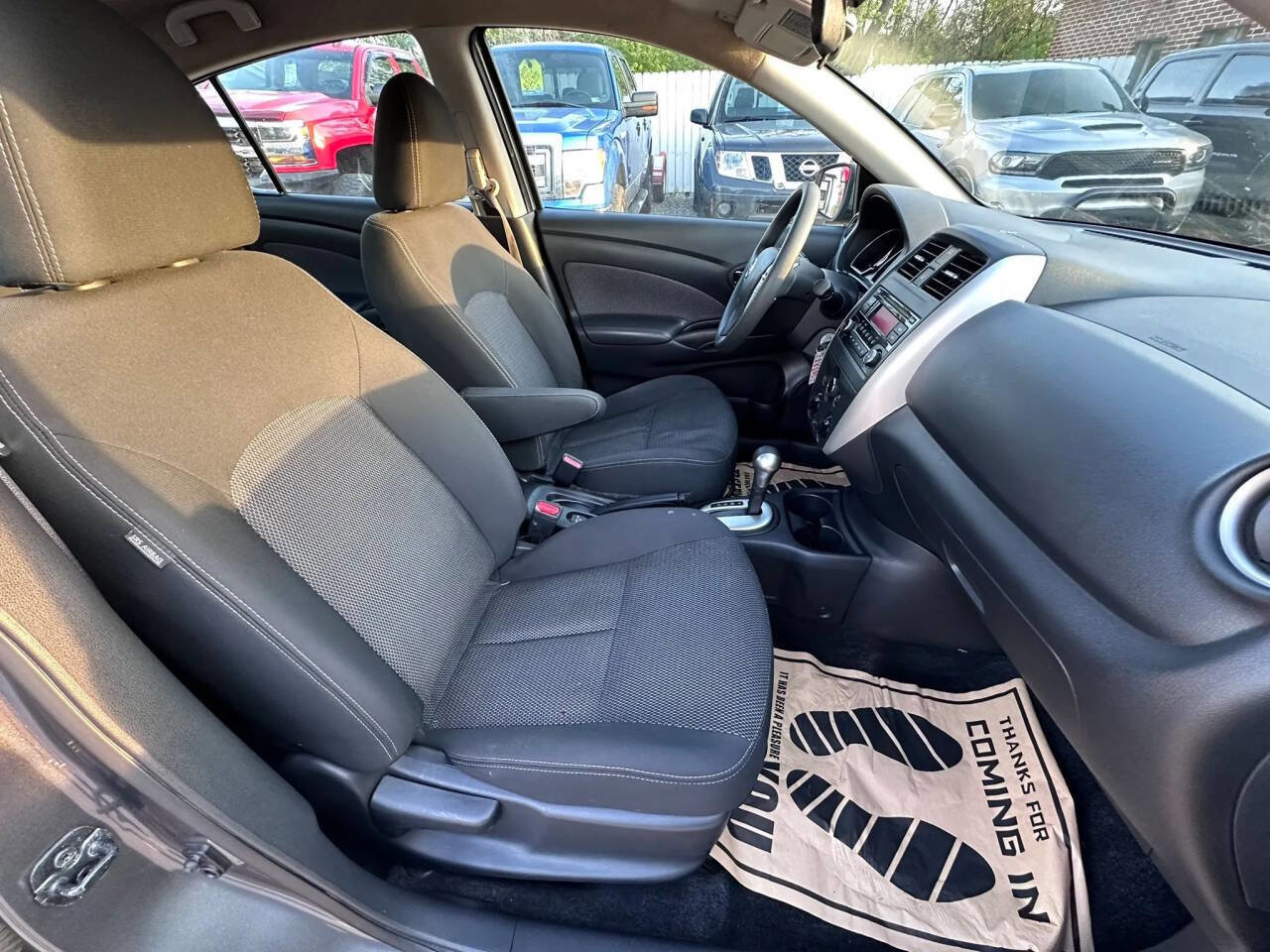 Used 2016 Nissan Versa SV w/ SV Appearance Package FWD image 13