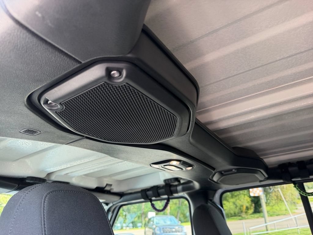Used 2022 Jeep Gladiator Sport AWD/4WD image 13