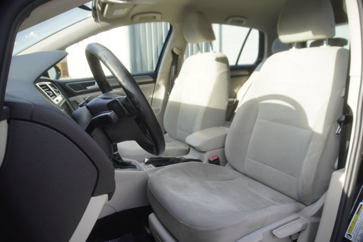 Used 2016 Volkswagen Golf S FWD image 10