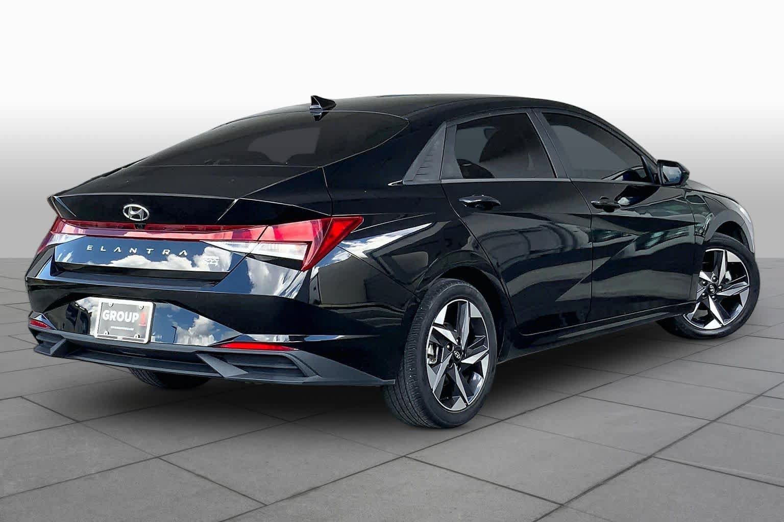 Used 2023 Hyundai Elantra SEL w/ Convenience Package FWD image 13