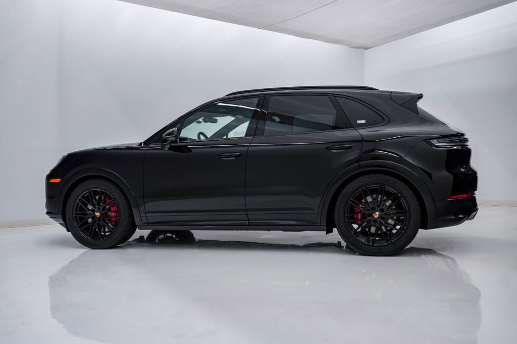New 2026 Porsche Cayenne GTS image 2