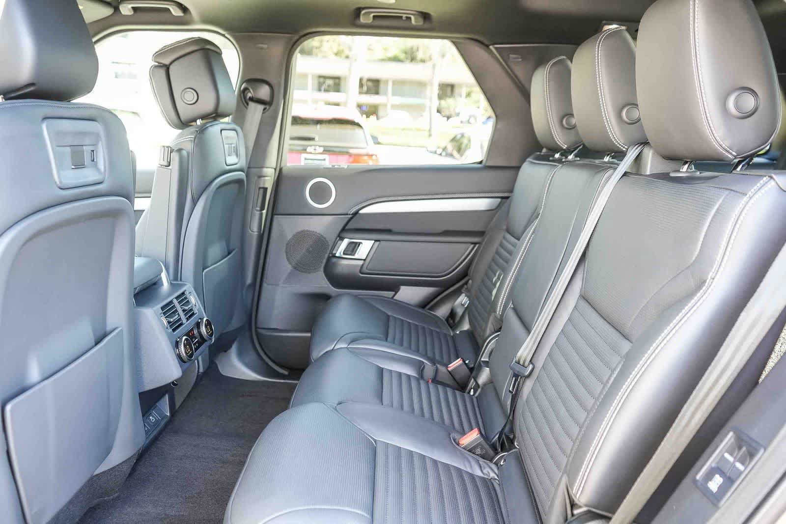 New 2026 Land Rover Discovery Limited Edition image 16