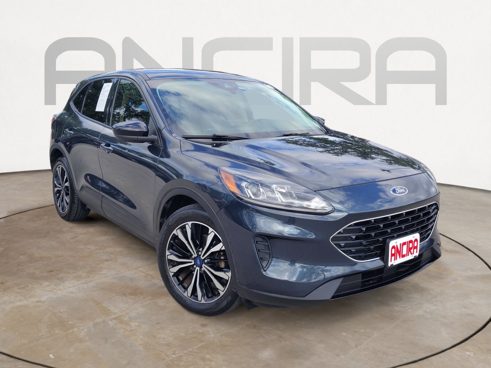 Used 2022 Ford Escape SE w/ SE Sport Appearance Package FWD image 4