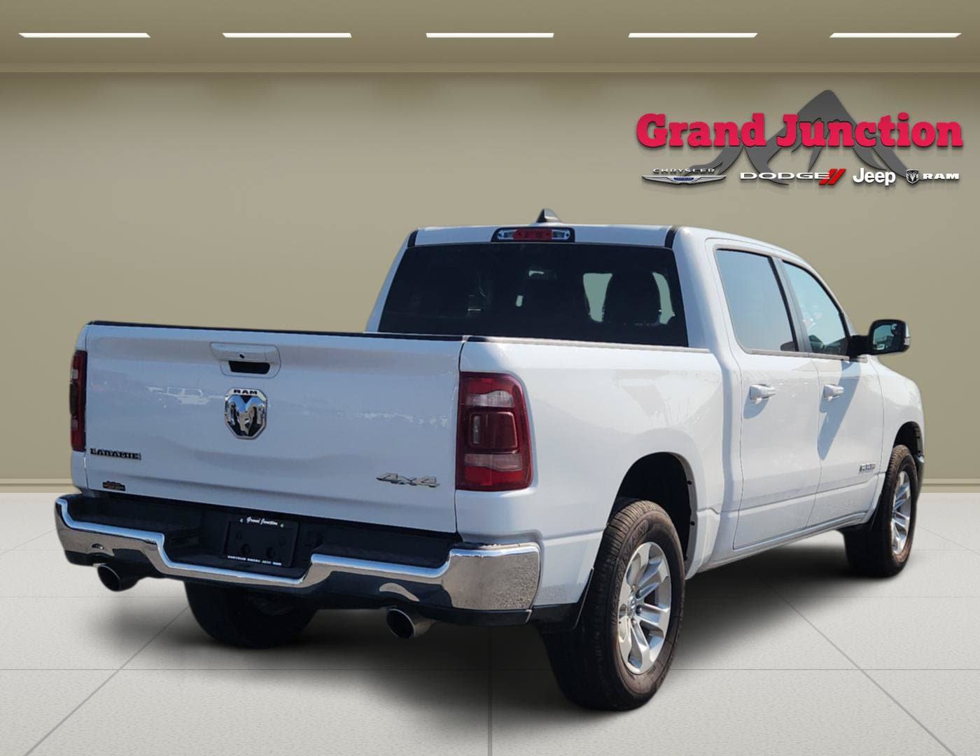 Used 2024 RAM 1500 Laramie AWD/4WD image 4